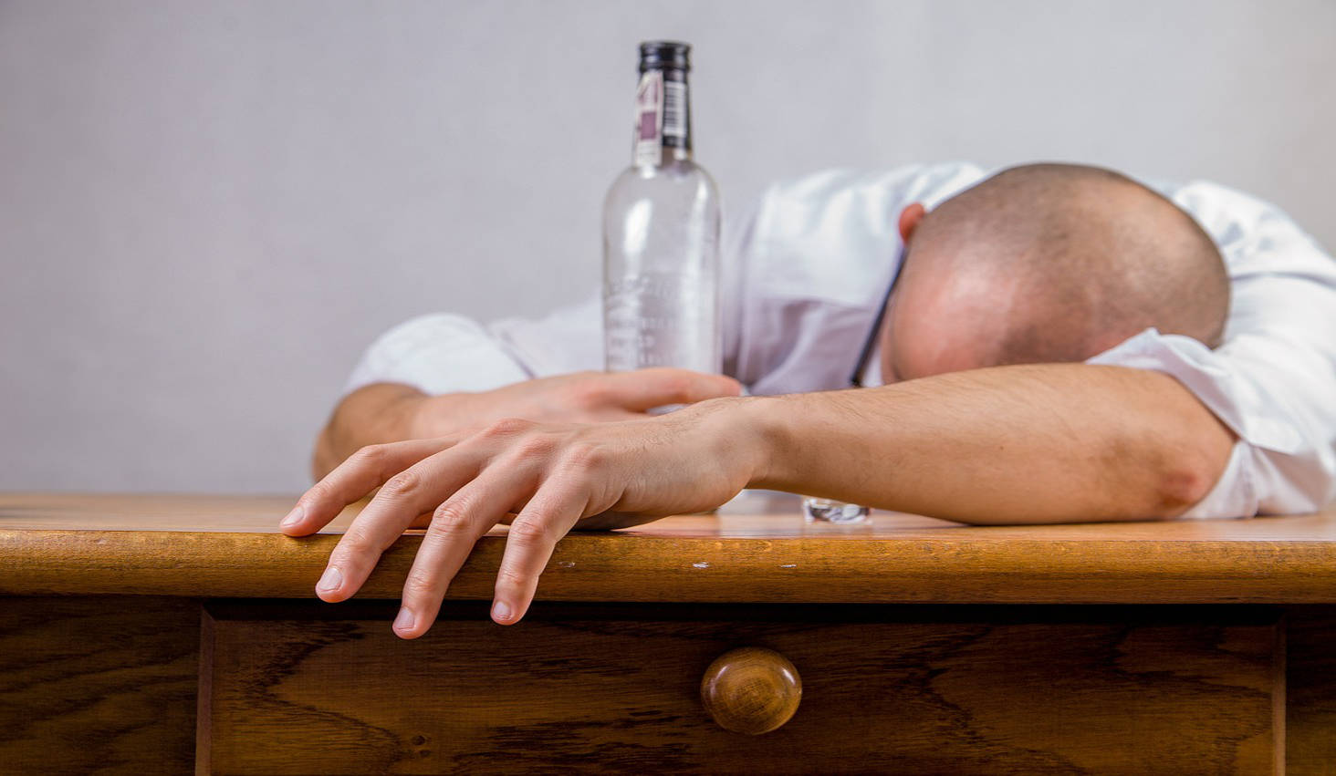 Alcool dipendenza, breve storia del fenomeno