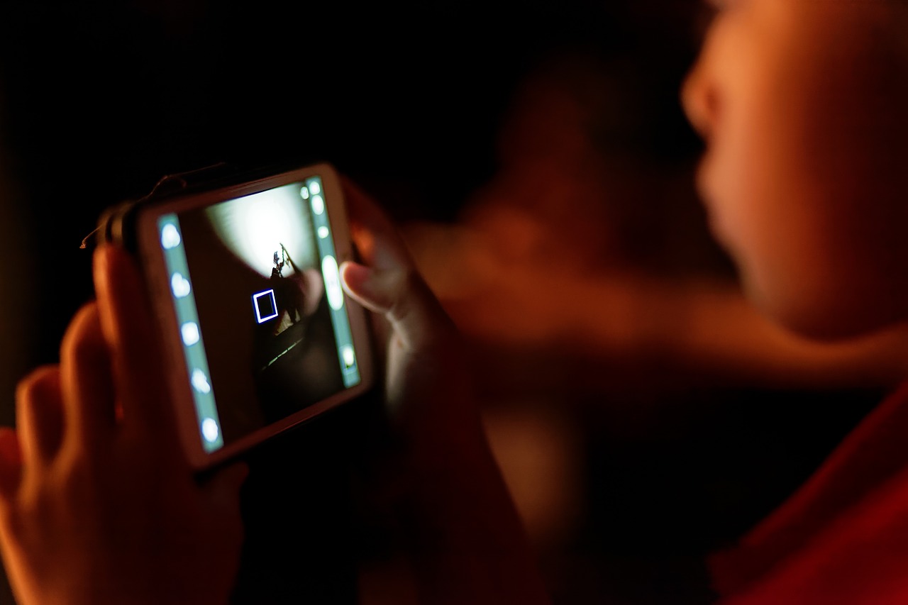 Piccoli bambini digitali crescono: uso e abuso dello smartphone