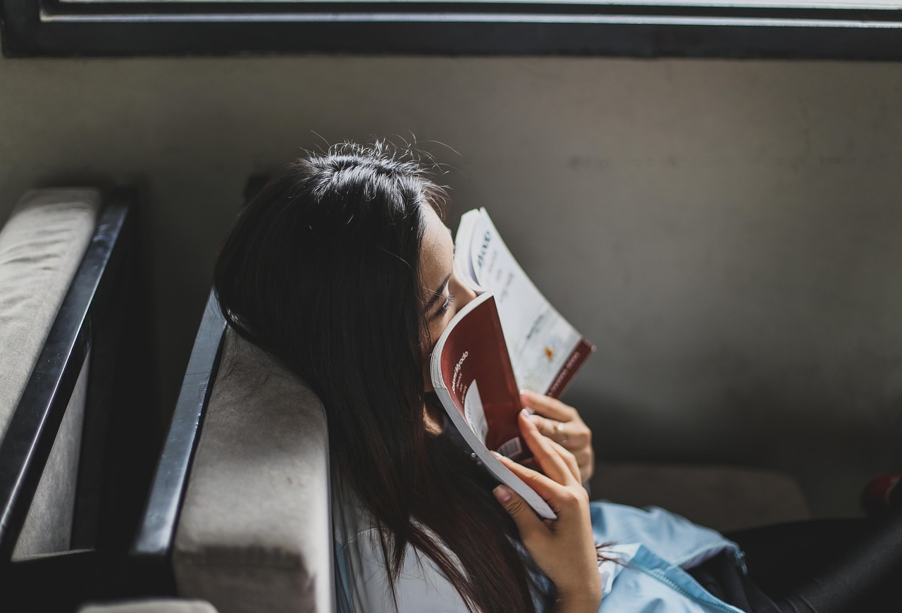 Quando il libro ci legge: la biblioterapia come incontro trasformativo